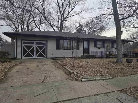 8003 Cadet Rd, Machesney Park, IL 61115