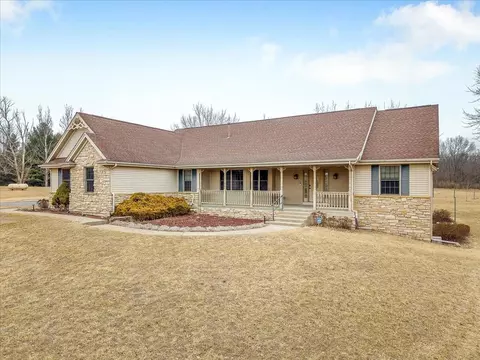 754 Equestrian Point Dr, Oregon, IL 61061