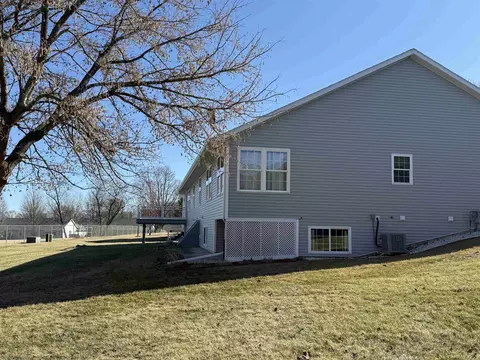 Exterior - 633 Park View St, Pecatonica, IL 61063 photo 8 of 16