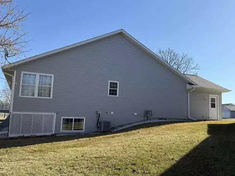 Exterior - 633 Park View St, Pecatonica, IL 61063 photo 6 of 16