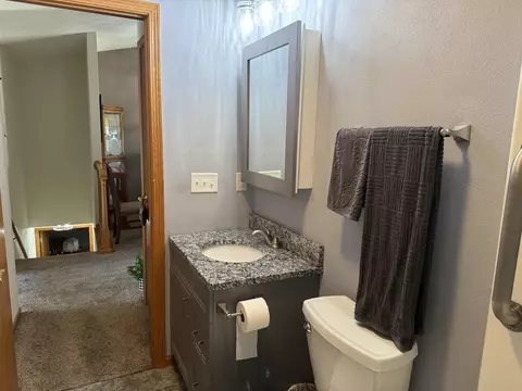Bath - 633 Park View St, Pecatonica, IL 61063 photo 4 of 7