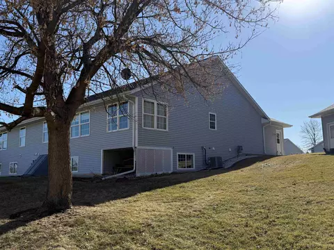 Exterior - 633 Park View St, Pecatonica, IL 61063 photo 9 of 16