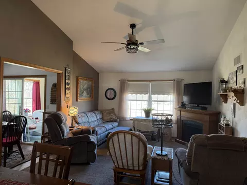 Living - 633 Park View St, Pecatonica, IL 61063 photo 1 of 7