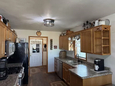 Kitchen - 633 Park View St, Pecatonica, IL 61063 photo 2 of 13