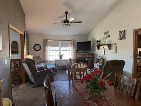 Living - 633 Park View St, Pecatonica, IL 61063 photo 2 of 7
