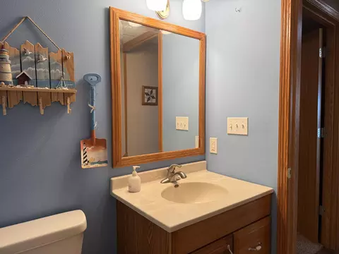 Bath - 633 Park View St, Pecatonica, IL 61063 photo 7 of 7