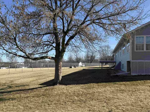 Exterior - 633 Park View St, Pecatonica, IL 61063 photo 7 of 16