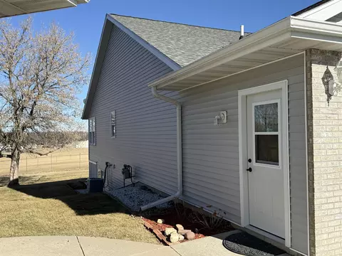 Exterior - 633 Park View St, Pecatonica, IL 61063 photo 5 of 16