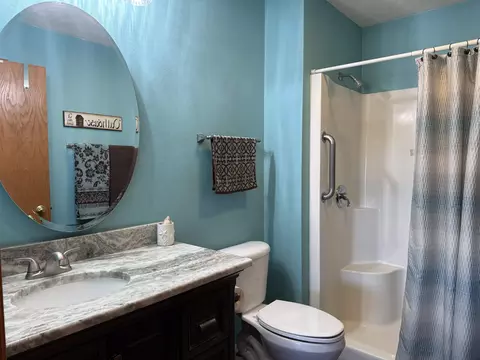 Bath - 633 Park View St, Pecatonica, IL 61063 photo 1 of 7