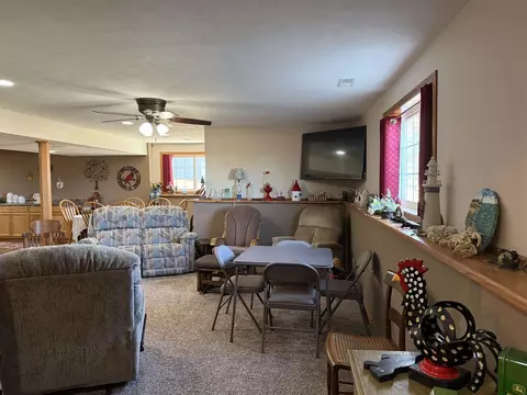 Living - 633 Park View St, Pecatonica, IL 61063 photo 6 of 7