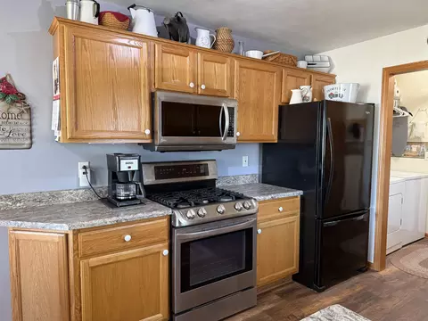 Kitchen - 633 Park View St, Pecatonica, IL 61063 photo 4 of 13
