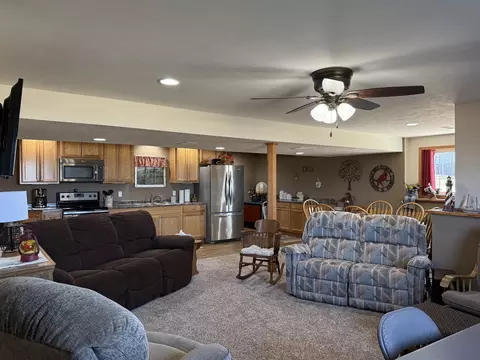 Living - 633 Park View St, Pecatonica, IL 61063 photo 5 of 7