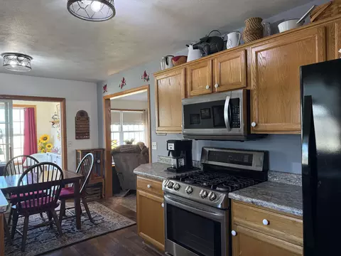 Kitchen - 633 Park View St, Pecatonica, IL 61063 photo 6 of 13