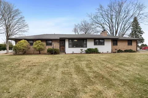 7605 Meander Dr, Rockford, IL 61107