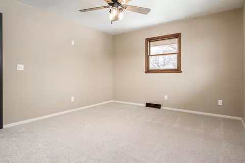 Bedroom - 6747 Lynnhurst Ln, Roscoe, IL 61073 photo 3 of 7