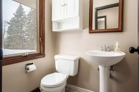 Bath - 6747 Lynnhurst Ln, Roscoe, IL 61073 photo 1 of 5
