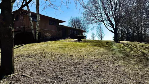 Exterior - 6747 Lynnhurst Ln, Roscoe, IL 61073 photo 4 of 7