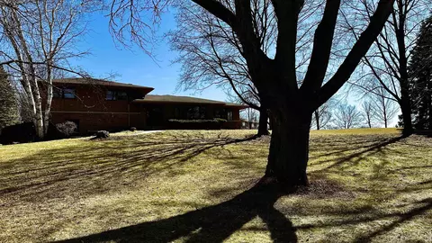 Exterior - 6747 Lynnhurst Ln, Roscoe, IL 61073 photo 5 of 7