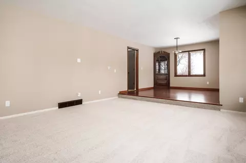 Living - 6747 Lynnhurst Ln, Roscoe, IL 61073 photo 2 of 13