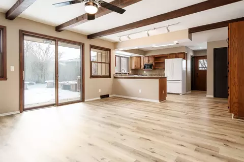 Living - 6747 Lynnhurst Ln, Roscoe, IL 61073 photo 7 of 13