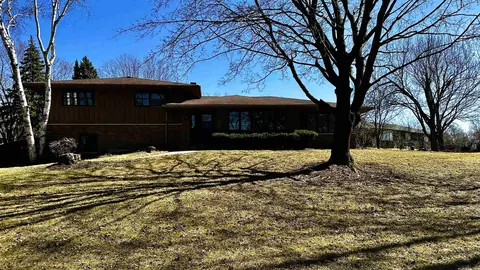 6747 Lynnhurst Ln, Roscoe, IL 61073