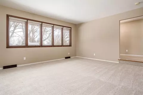 Living - 6747 Lynnhurst Ln, Roscoe, IL 61073 photo 4 of 13