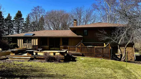 Exterior - 6747 Lynnhurst Ln, Roscoe, IL 61073 photo 3 of 7
