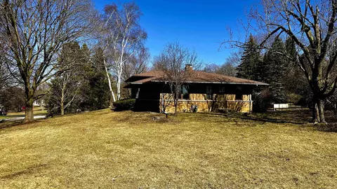 Exterior - 6747 Lynnhurst Ln, Roscoe, IL 61073 photo 6 of 7