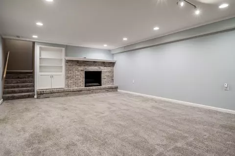 Living - 6747 Lynnhurst Ln, Roscoe, IL 61073 photo 12 of 13