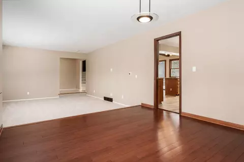 Living - 6747 Lynnhurst Ln, Roscoe, IL 61073 photo 6 of 13