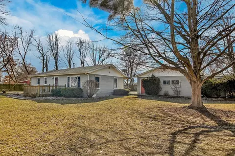 8056 W State St, Rockford, IL 61102