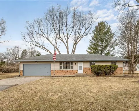 8420 Bobolink Dr, Machesney Park, IL 61115