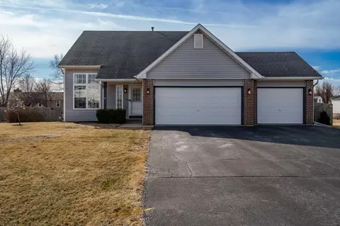 148 Prairie Moon Dr, Davis Junction, IL 61020