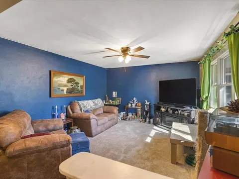 Living - 585 Knollwood Dr, Lake Summerset, IL 61019 photo 2 of 2