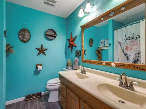 Bath - 585 Knollwood Dr, Lake Summerset, IL 61019 photo 2 of 2