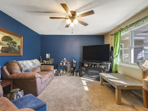 Living - 585 Knollwood Dr, Lake Summerset, IL 61019 photo 1 of 2