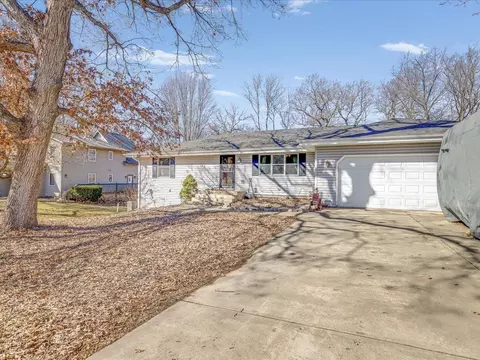 585 Knollwood Dr, Lake Summerset, IL 61019