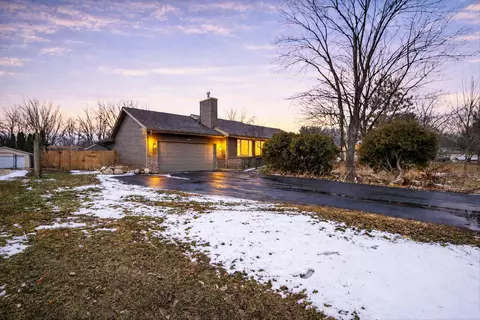 3941 Joan Drs, Roscoe, IL 61073
