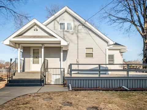 5165 Browns Beach Rd, Rockford, IL 61103