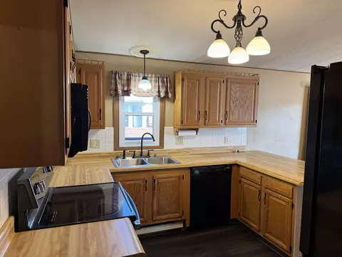 Kitchen - 2173 Eagle Dr, Freeport, IL 61032 photo 1 of 3