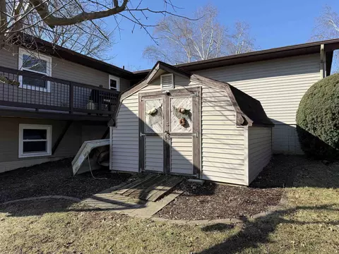 Exterior - 2173 Eagle Dr, Freeport, IL 61032 photo 5 of 7