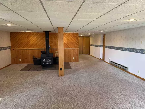 Living - 2173 Eagle Dr, Freeport, IL 61032 photo 6 of 6