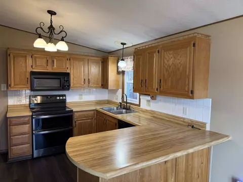 Kitchen - 2173 Eagle Dr, Freeport, IL 61032 photo 2 of 3