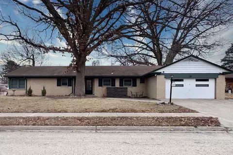 2710 Hickory Lawn Dr, Rockford, IL 61107