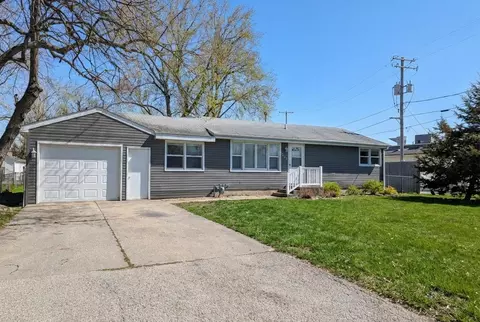 530 Wilshire Dr, Machesney Park, IL 61115
