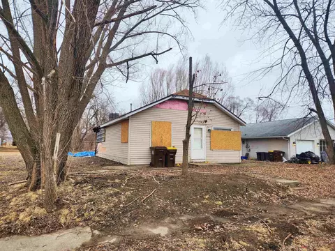 3529 Blackstone Ave, Rockford, IL 61101
