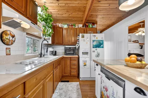 Kitchen - 2217 Gainsboro Rd, Lake Summerset, IL 61019 photo 2 of 3