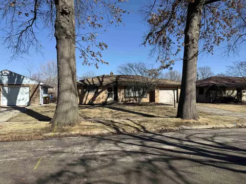 4524 Newcastle Rd, Rockford, IL 61108