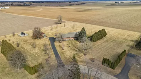 8497 N Meadowlark Ln, Stillman Valley, IL 61084