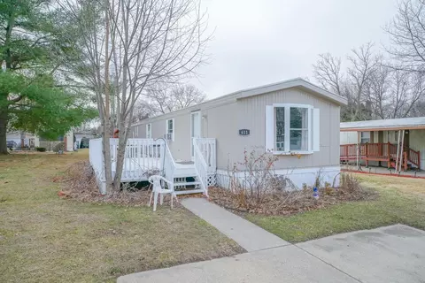 611 E Wood Ln, Belvidere, IL 61008
